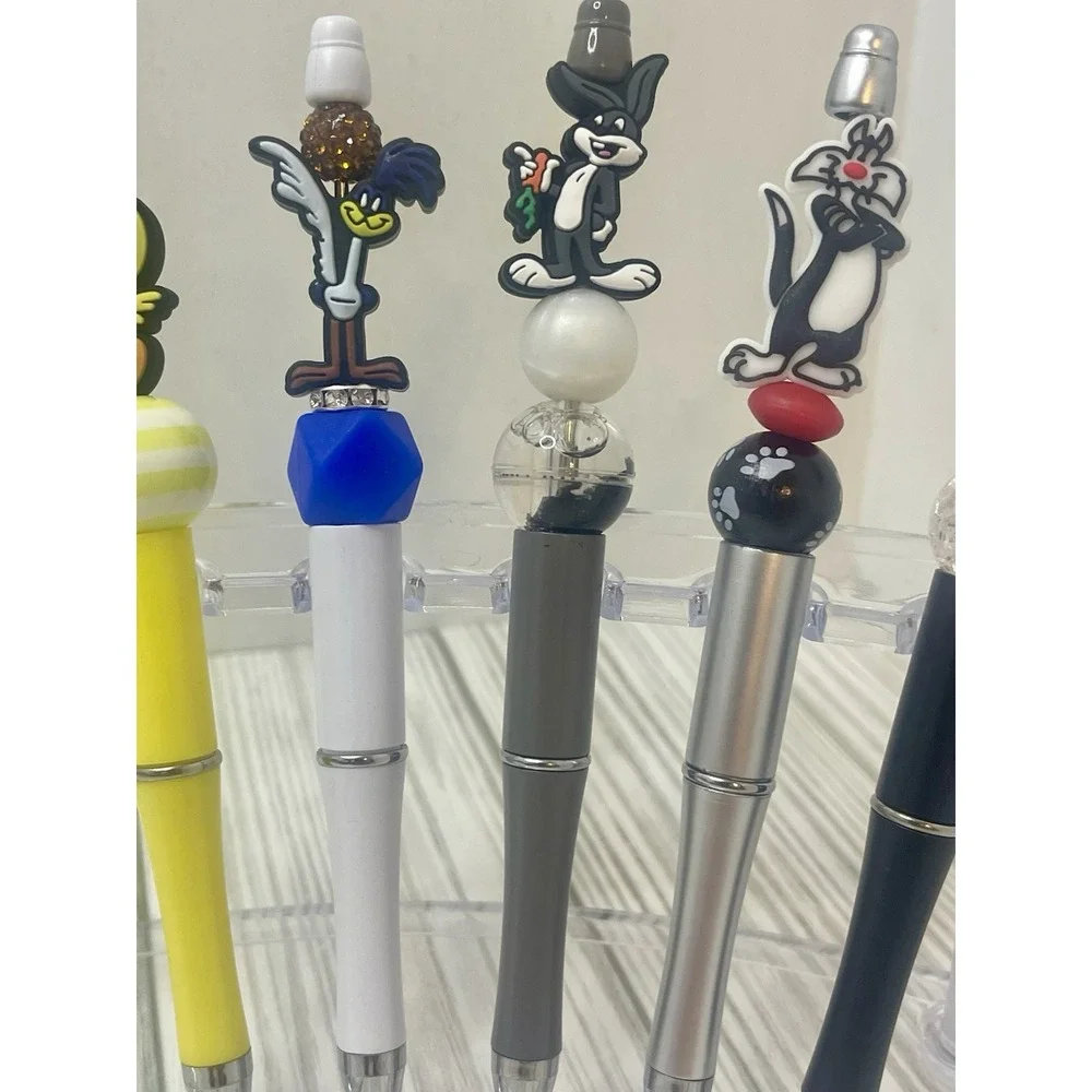 Bugs Bunny And Friends 5 Piece Beadable Pen Set. Black ink.